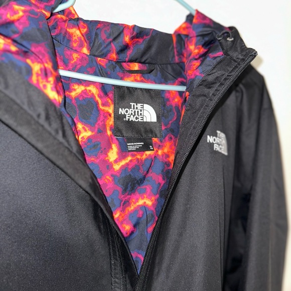 NORTH FACE RAIN JACKET WITH HUGE LOGO ON ARM AND BACK BRAND NEW WITH TAGS - Picture 3 of 5